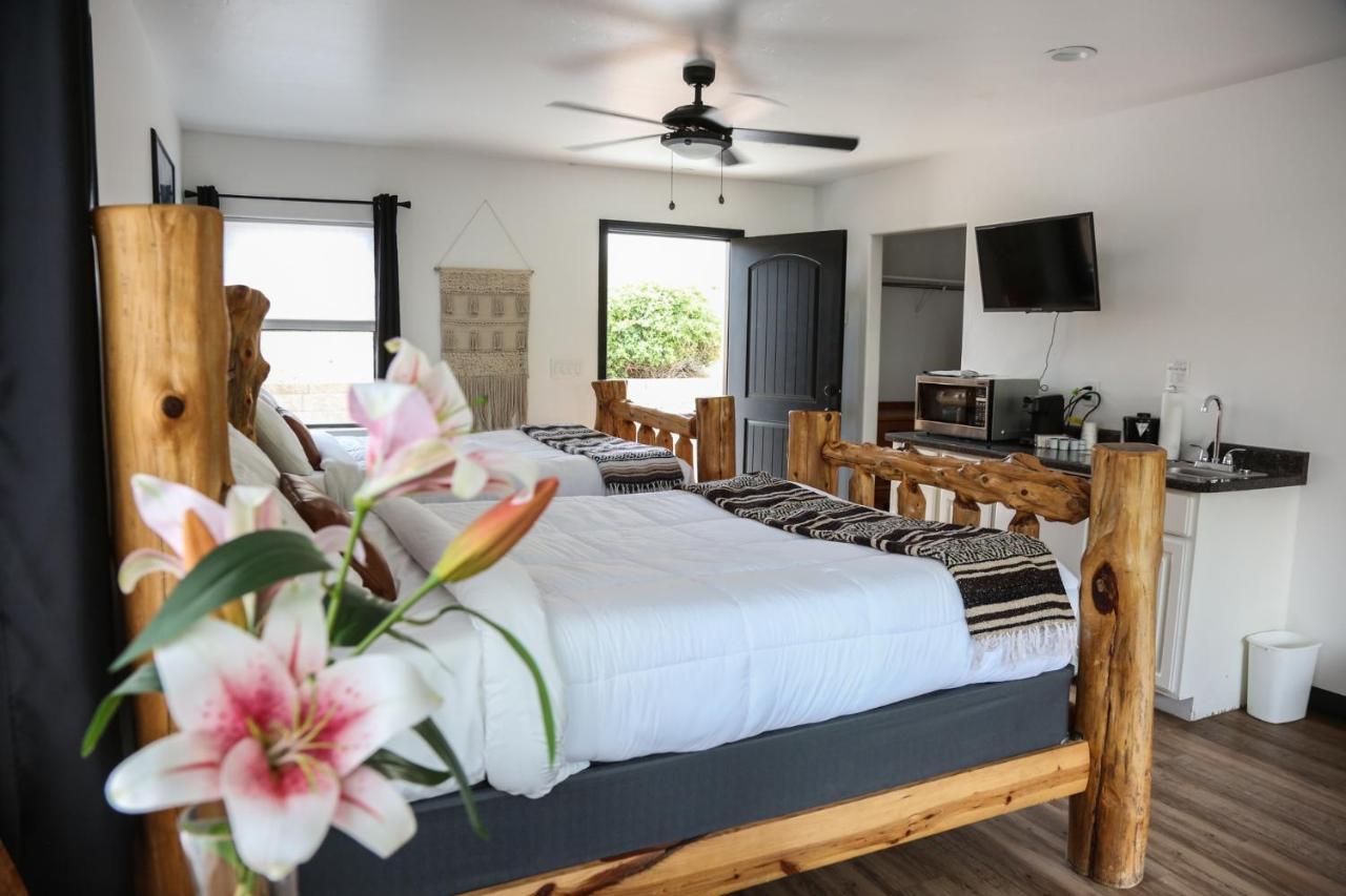 Creekside Lodge And Cabins Mayer Екстер'єр фото