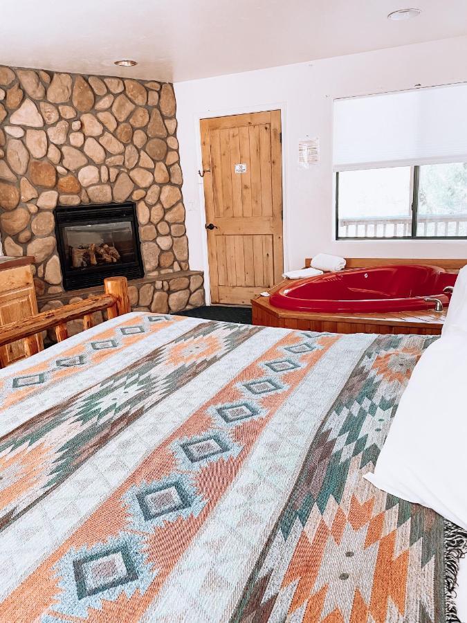 Creekside Lodge And Cabins Mayer Екстер'єр фото
