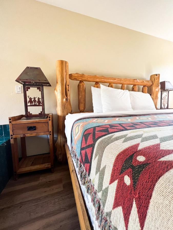 Creekside Lodge And Cabins Mayer Екстер'єр фото