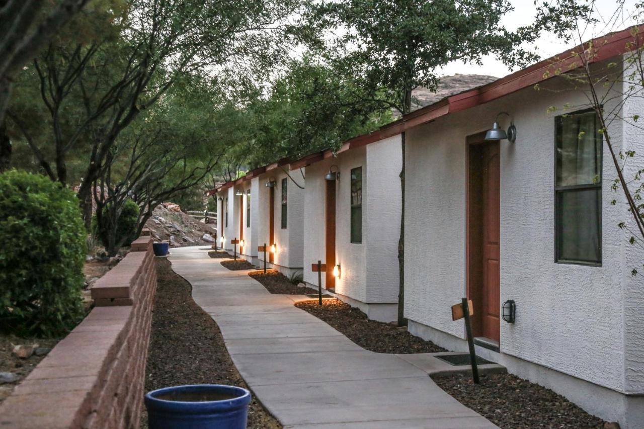 Creekside Lodge And Cabins Mayer Екстер'єр фото