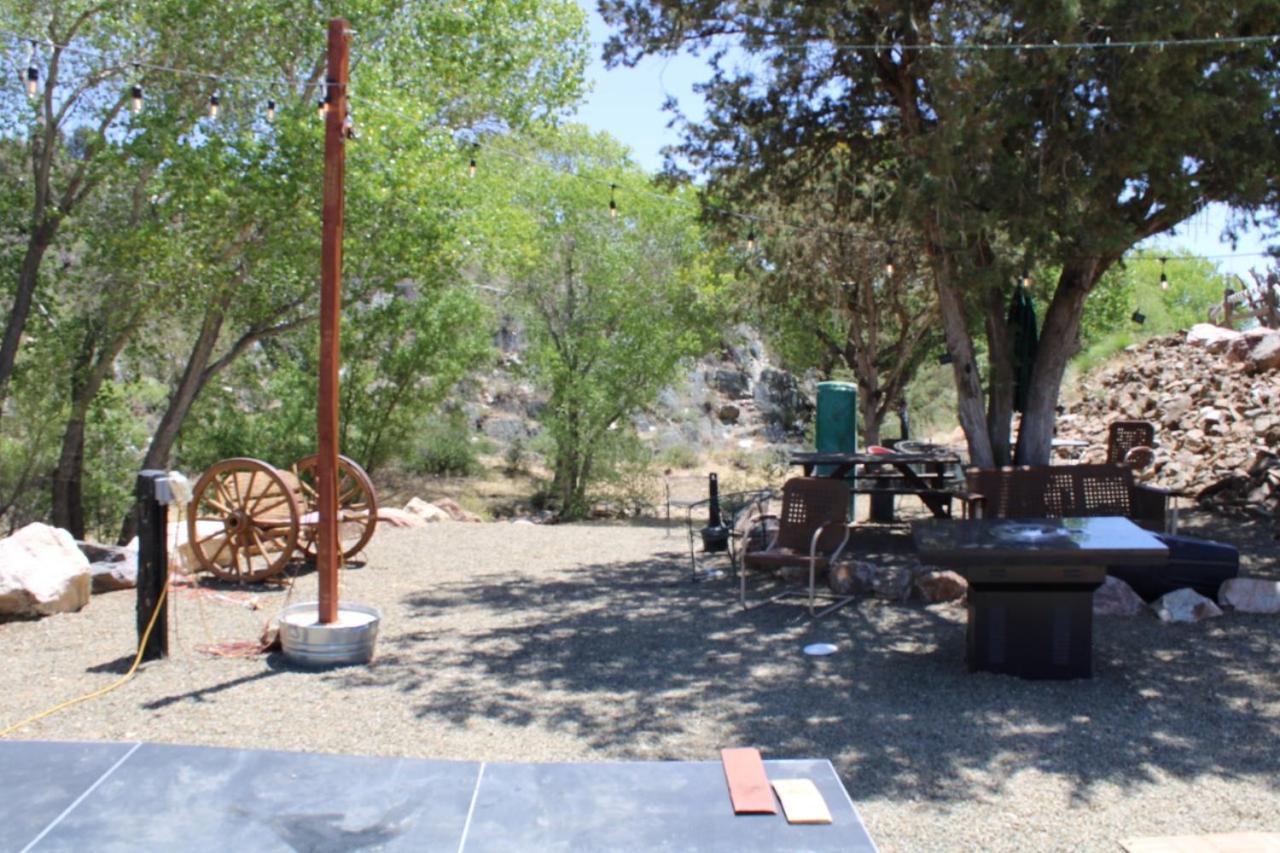 Creekside Lodge And Cabins Mayer Екстер'єр фото
