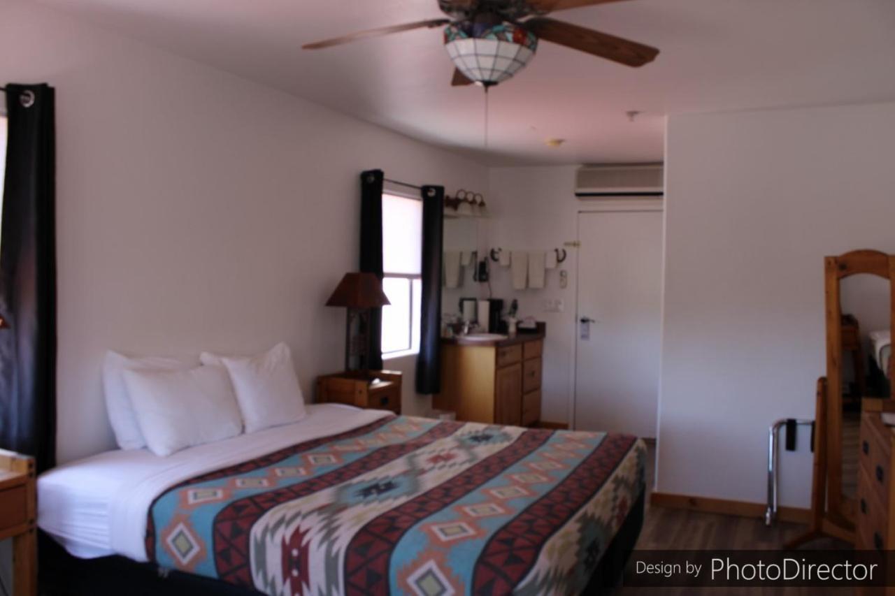 Creekside Lodge And Cabins Mayer Екстер'єр фото