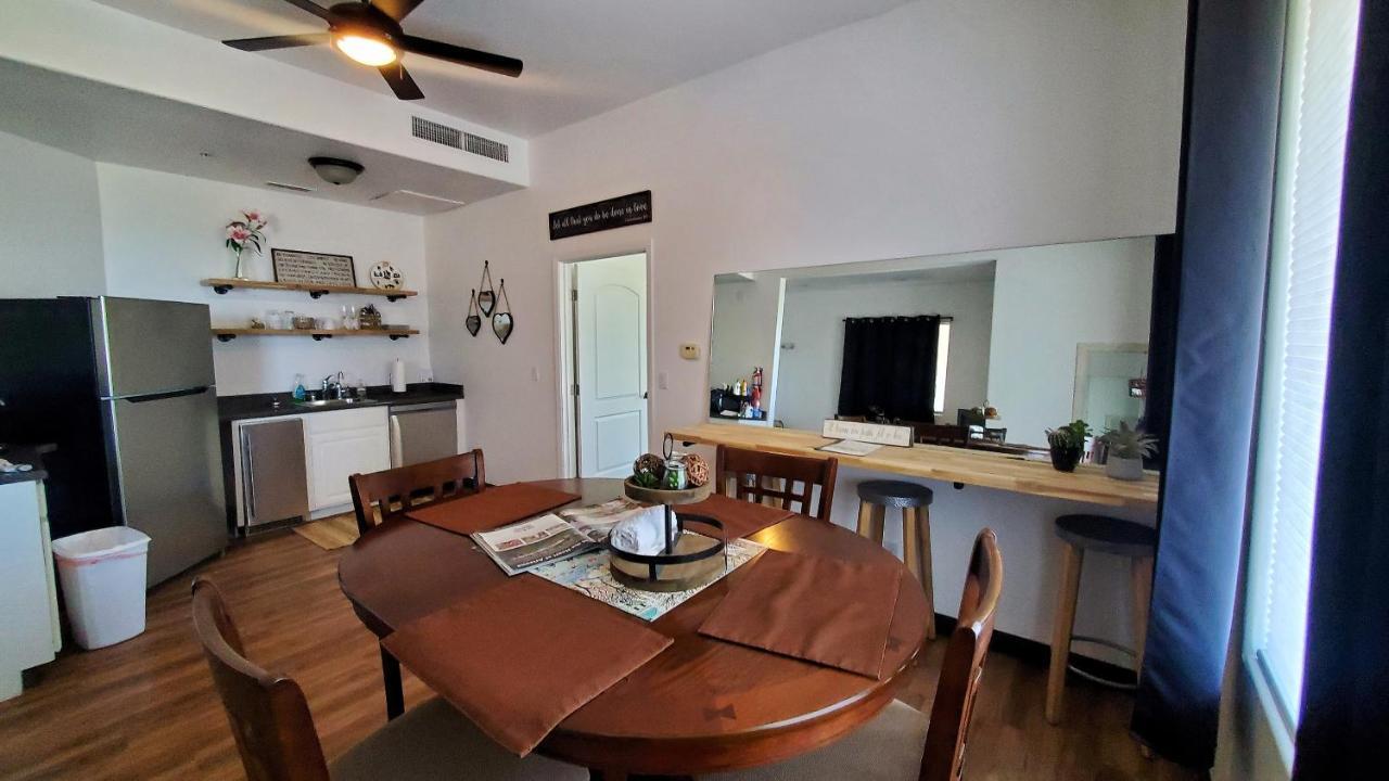 Creekside Lodge And Cabins Mayer Екстер'єр фото